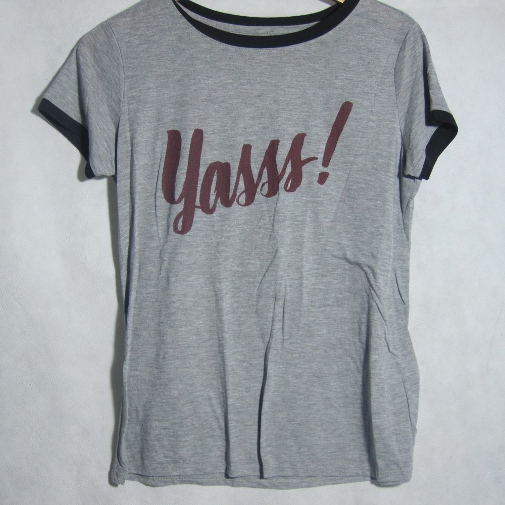 Print Shop Yasss Logo T-Shirt Size L